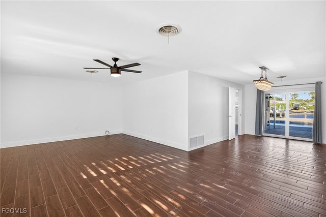 541 Bayside DR, Fort Myers, FL 33919