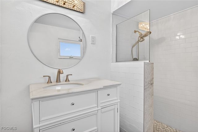 541 Bayside DR, Fort Myers, FL 33919