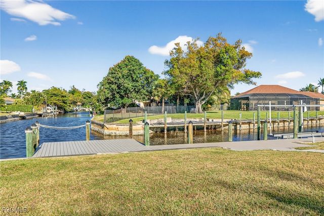 541 Bayside DR, Fort Myers, FL 33919