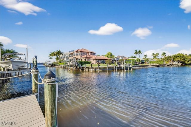 541 Bayside DR, Fort Myers, FL 33919