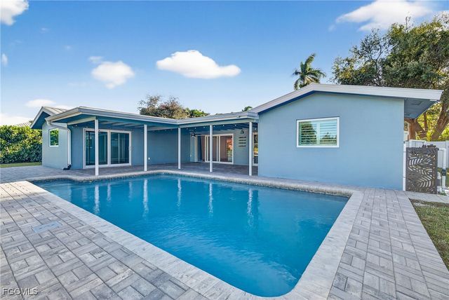 541 Bayside DR, Fort Myers, FL 33919