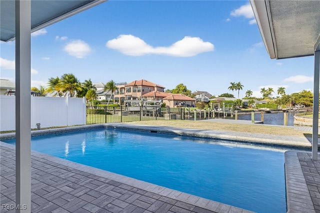 541 Bayside DR, Fort Myers, FL 33919