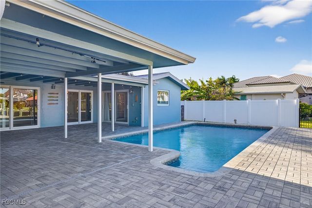 541 Bayside DR, Fort Myers, FL 33919