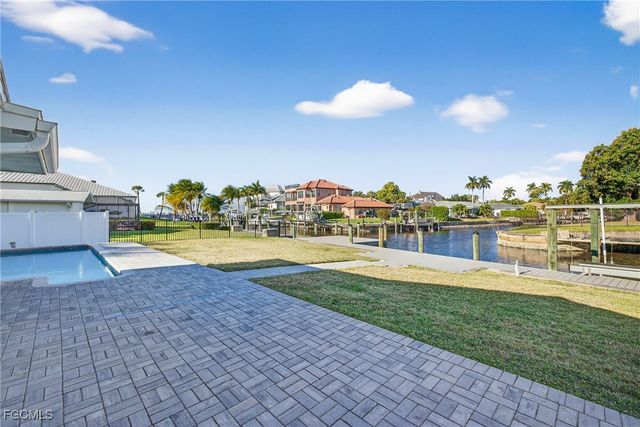 541 Bayside DR, Fort Myers, FL 33919