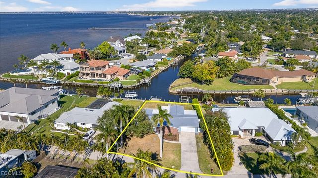 541 Bayside DR, Fort Myers, FL 33919