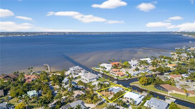541 Bayside DR, Fort Myers, FL 33919