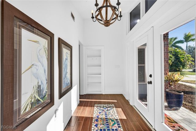 541 Bayside DR, Fort Myers, FL 33919