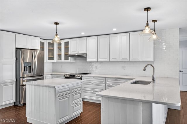 541 Bayside DR, Fort Myers, FL 33919