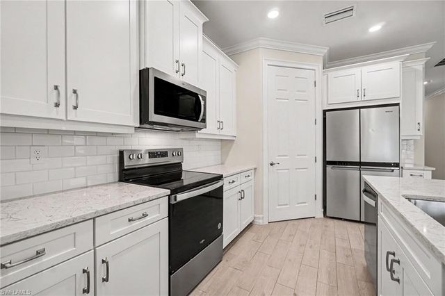 259 Tamarindo LN, Naples, FL 34114