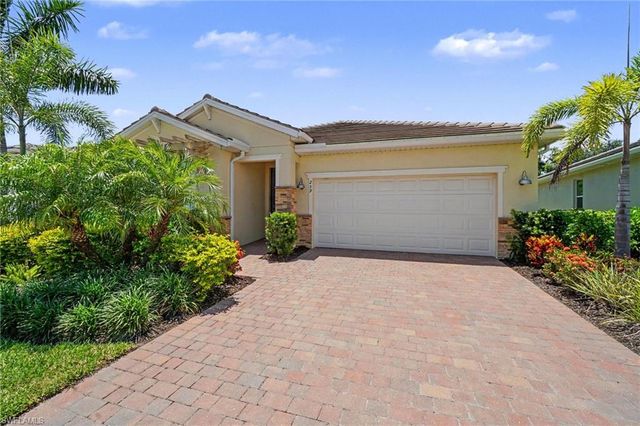 259 Tamarindo LN, Naples, FL 34114