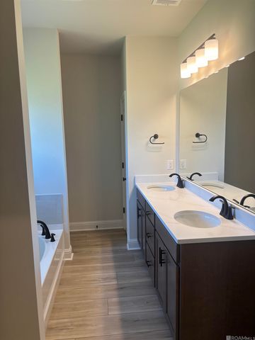 14276 Zebra Lake Dr, Denham Springs, LA 70726