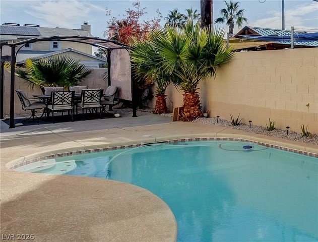7301 Casa Solar Court, Las Vegas, NV 89128