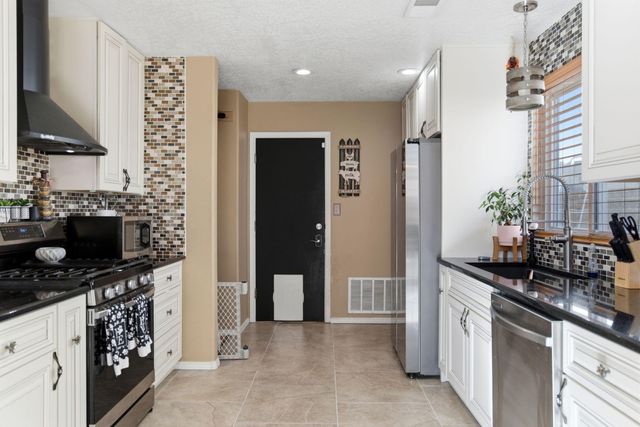 1500 Villa Del Valle NE, Albuquerque, NM 87113