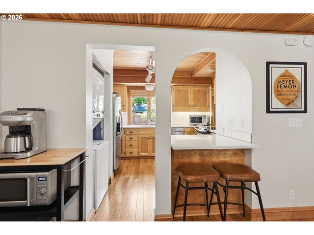 1329 HAMMOCK St, Eugene, OR 97401