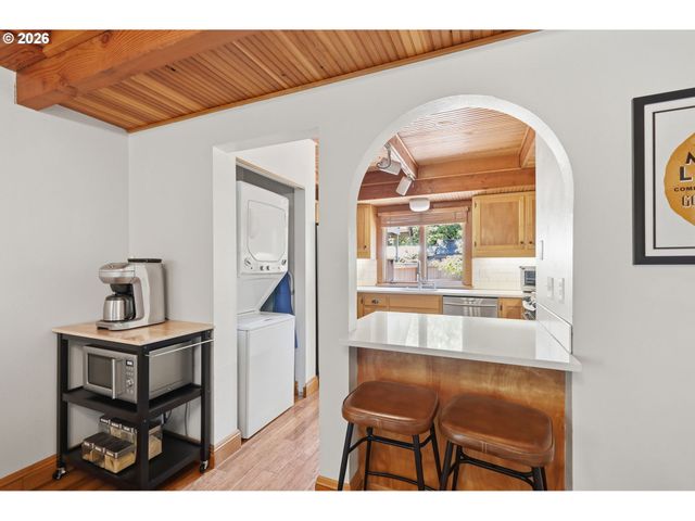 1329 HAMMOCK St, Eugene, OR 97401