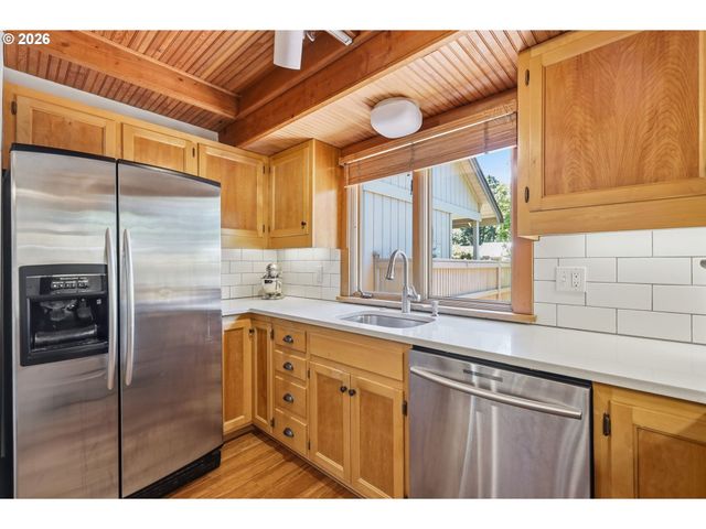 1329 HAMMOCK St, Eugene, OR 97401
