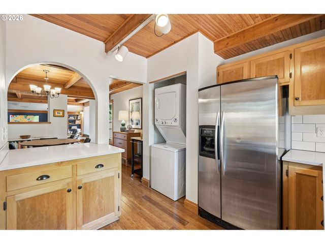 1329 HAMMOCK St, Eugene, OR 97401