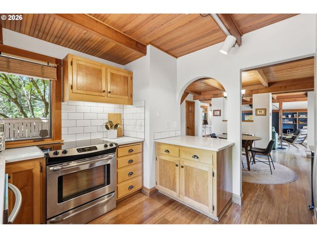 1329 HAMMOCK St, Eugene, OR 97401