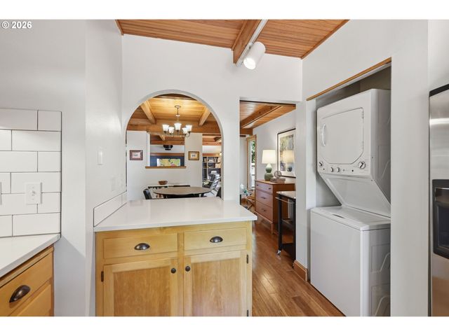 1329 HAMMOCK St, Eugene, OR 97401