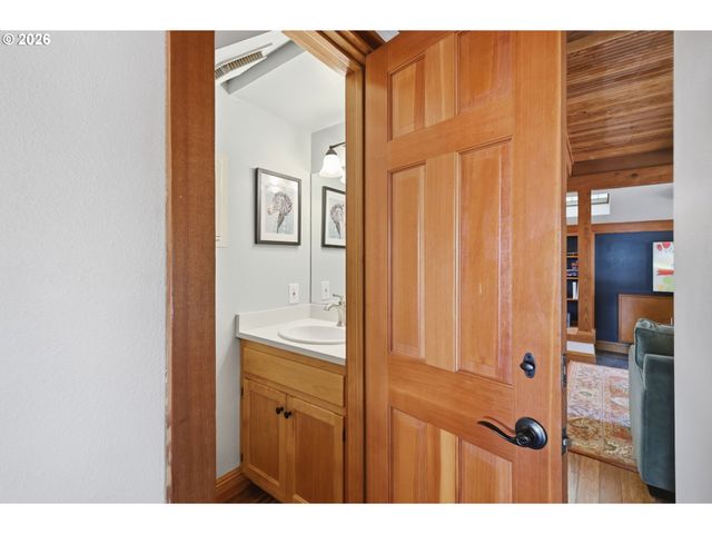1329 HAMMOCK St, Eugene, OR 97401