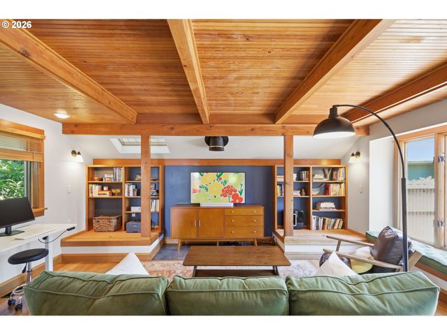 1329 HAMMOCK St, Eugene, OR 97401