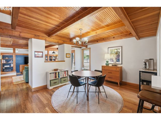 1329 HAMMOCK St, Eugene, OR 97401