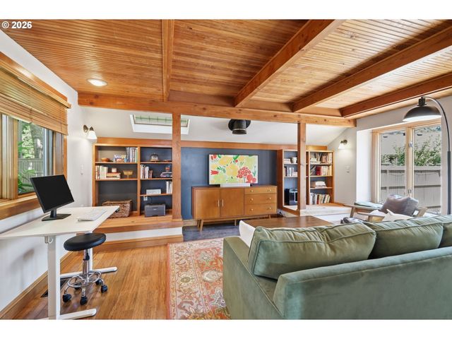 1329 HAMMOCK St, Eugene, OR 97401