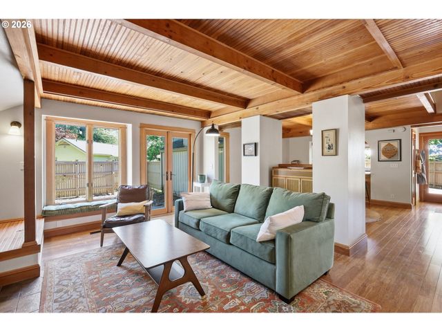 1329 HAMMOCK St, Eugene, OR 97401