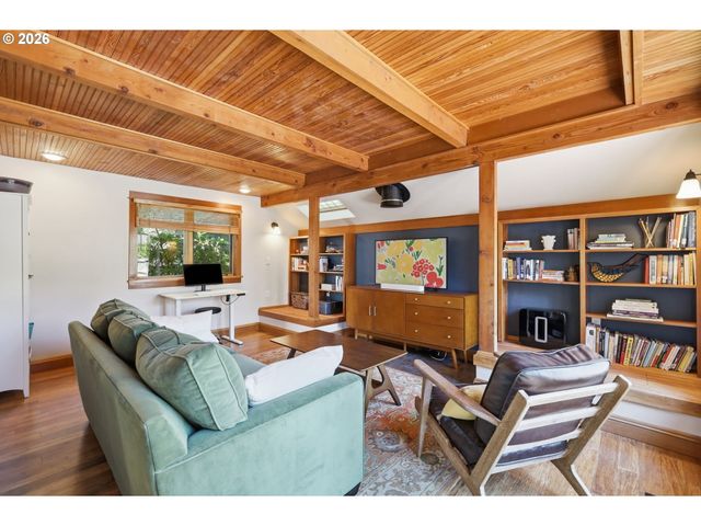 1329 HAMMOCK St, Eugene, OR 97401