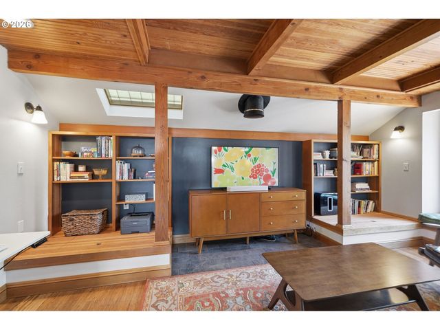 1329 HAMMOCK St, Eugene, OR 97401