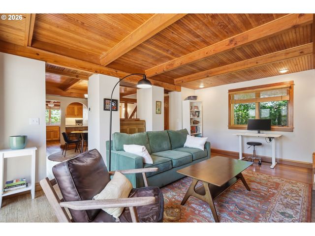 1329 HAMMOCK St, Eugene, OR 97401