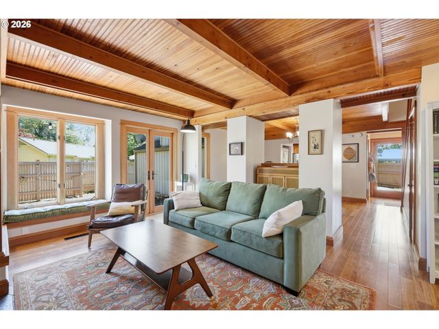 1329 HAMMOCK St, Eugene, OR 97401