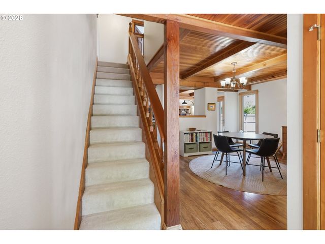 1329 HAMMOCK St, Eugene, OR 97401