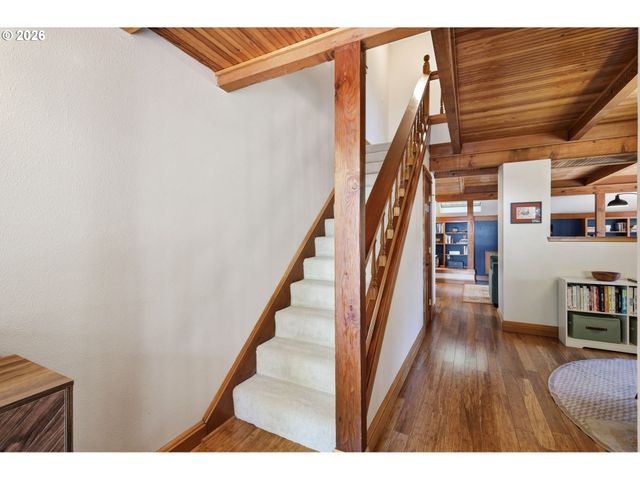 1329 HAMMOCK St, Eugene, OR 97401