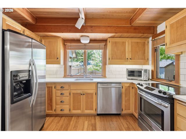 1329 HAMMOCK St, Eugene, OR 97401