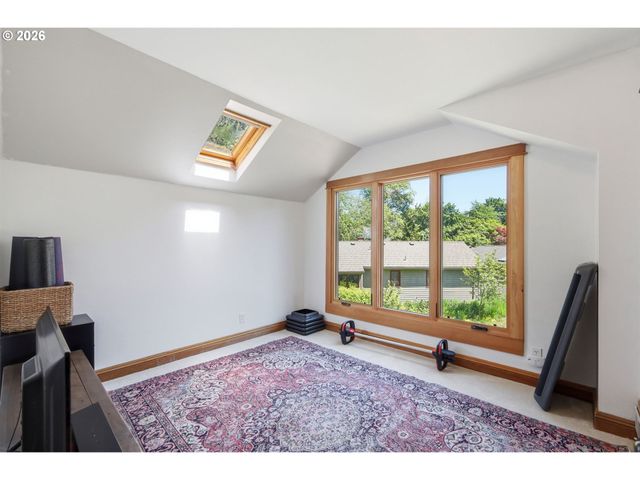 1329 HAMMOCK St, Eugene, OR 97401