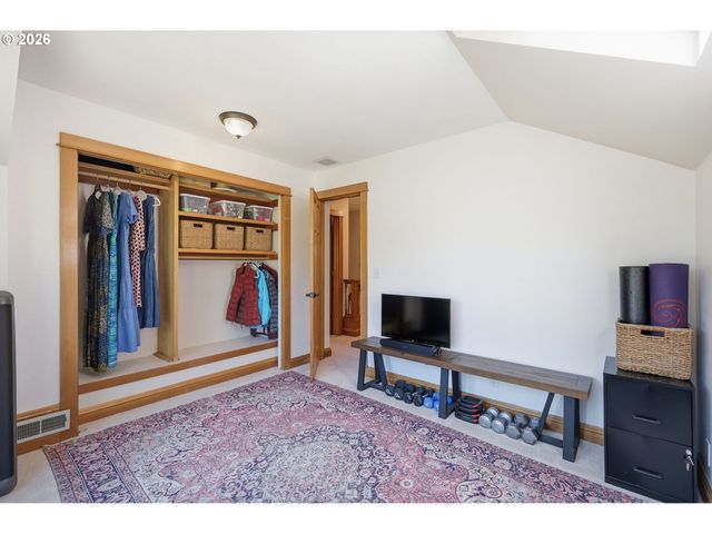 1329 HAMMOCK St, Eugene, OR 97401