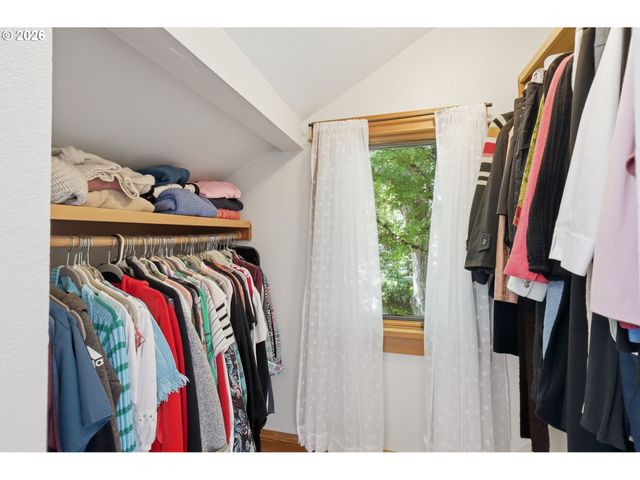 1329 HAMMOCK St, Eugene, OR 97401
