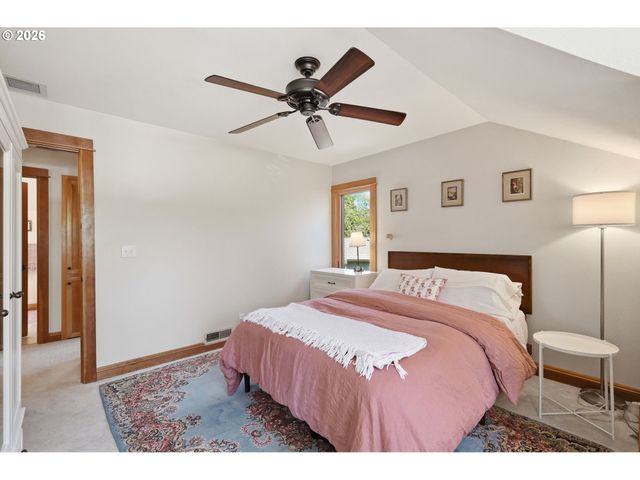 1329 HAMMOCK St, Eugene, OR 97401