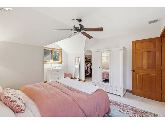 1329 HAMMOCK St, Eugene, OR 97401