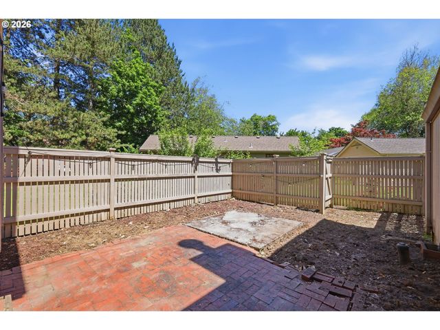 1329 HAMMOCK St, Eugene, OR 97401