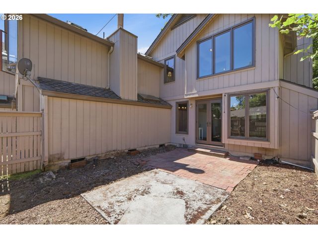 1329 HAMMOCK St, Eugene, OR 97401