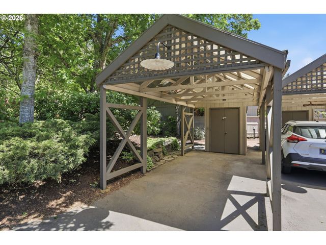 1329 HAMMOCK St, Eugene, OR 97401
