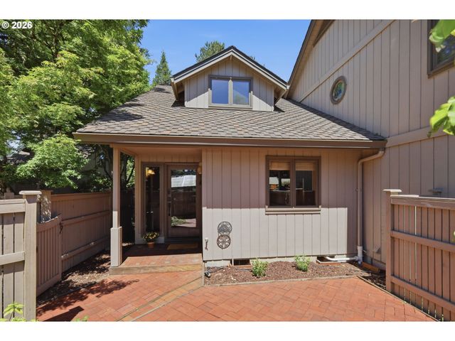 1329 HAMMOCK St, Eugene, OR 97401