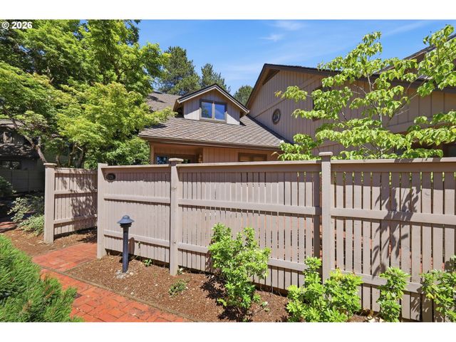 1329 HAMMOCK St, Eugene, OR 97401