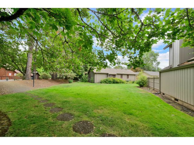 1329 HAMMOCK St, Eugene, OR 97401