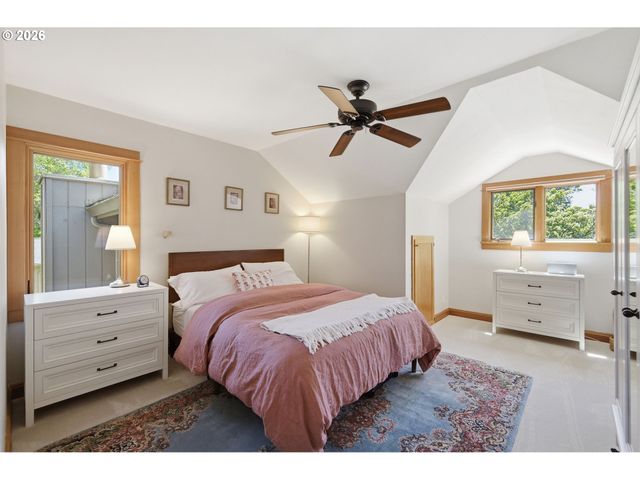 1329 HAMMOCK St, Eugene, OR 97401