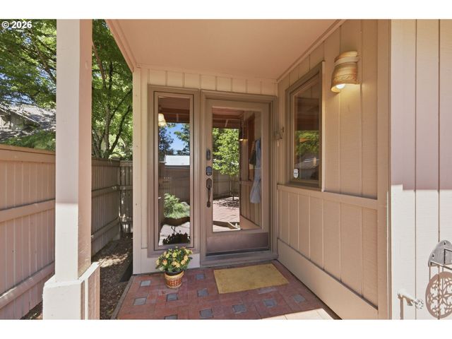 1329 HAMMOCK St, Eugene, OR 97401