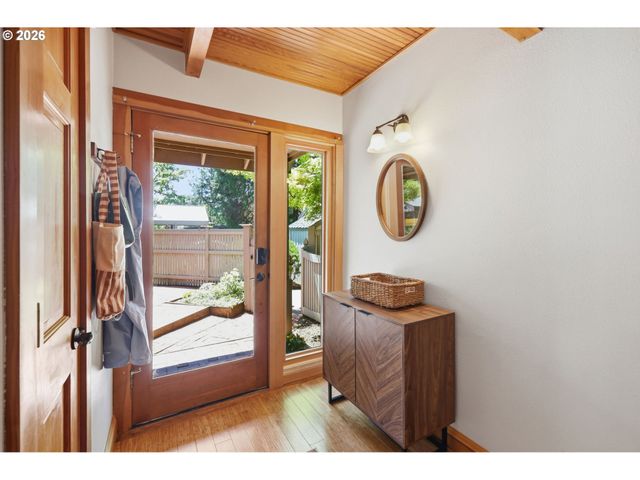 1329 HAMMOCK St, Eugene, OR 97401