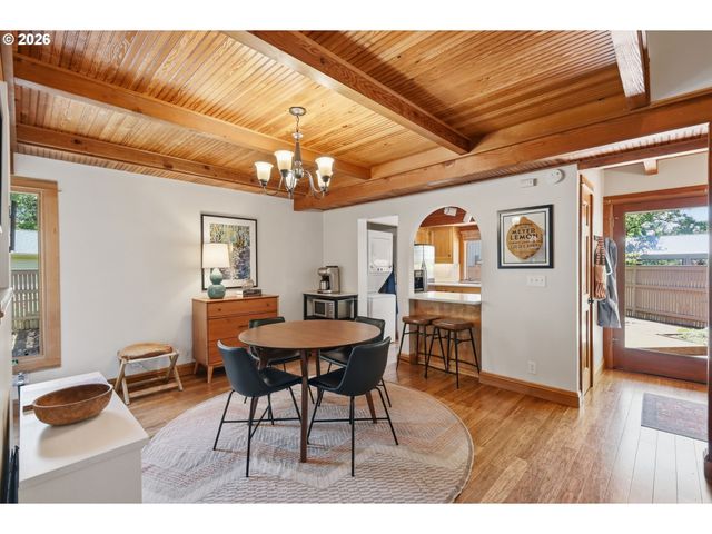 1329 HAMMOCK St, Eugene, OR 97401